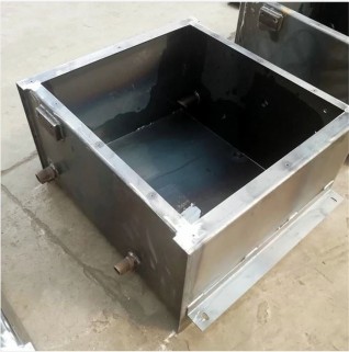 Large cylindrical tank with reinforced seams – sample 2